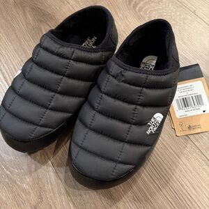 The North Face ThermoBall Traction Mule V Black Women’s 6 NWT